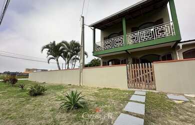 Imagem: A casa possui 3 Dormitórios, 2 Banheiros, 3 Vagas na garagem