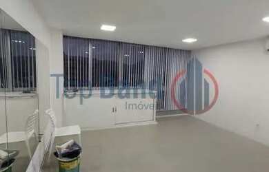 Imagem: O depósito possui 1 Vaga na garagem e 30m² de Área e está