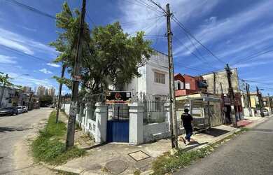Imagem: A casa possui 5 Dormitórios, 3 Banheiros, 5 Vagas na garagem