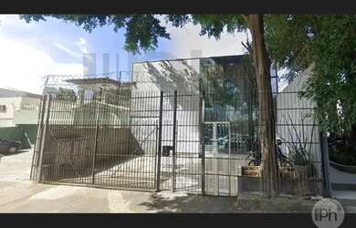 Imagem: O depósito possui 5 Vagas na garagem e 360m² de Área e está