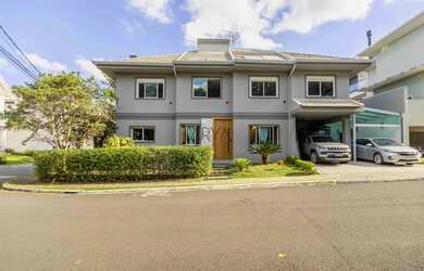 Imagem: A casa em condomínio possui 4 Dormitórios, 3 Banheiros, 2