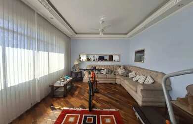 Imagem: A casa possui 3 Dormitórios, 5 Banheiros, 4 Vagas na garagem