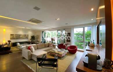 Imagem: O apartamento possui 4 Dormitórios, 2 Banheiros, 2 Vagas na