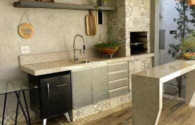 Imagem: A casa possui 3 Dormitórios, 2 Banheiros, 3 Vagas na garagem