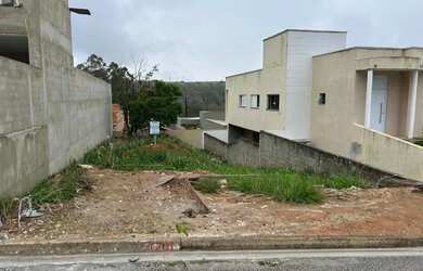 Imagem: O terreno possui 300m² de Área e está localizado em Altos