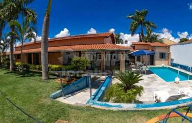 Imagem: A casa em condomínio possui 5 Dormitórios, 5 Banheiros, 5