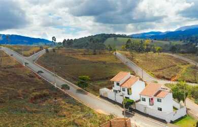 Imagem: O terreno possui 360m² de Área e está localizado em Santa