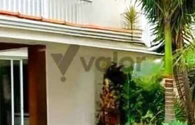 Imagem: A casa em condomínio possui 4 Dormitórios, 5 Banheiros, 4