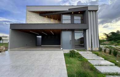 Imagem: A casa em condomínio possui 3 Dormitórios, 4 Banheiros, 4