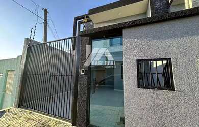 Imagem: A casa possui 3 Dormitórios, 2 Banheiros, 2 Vagas na garagem