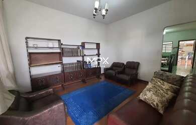 Imagem: A casa possui 2 Dormitórios, 2 Banheiros, 2 Vagas na garagem