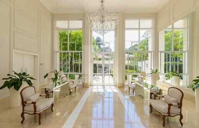 Imagem: O apartamento possui 4 Dormitórios, 5 Banheiros, 5 Vagas na