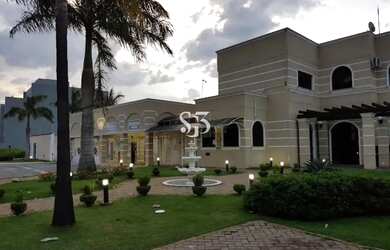 Imagem: A casa em condomínio possui 4 Dormitórios, 5 Banheiros, 4