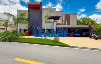 Imagem: A casa em condomínio possui 5 Dormitórios, 5 Banheiros, 5