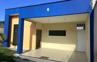 Imagem: A casa possui 3 Dormitórios, 2 Banheiros, 2 Vagas na garagem