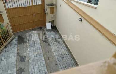 Imagem: A casa possui 2 Dormitórios, 2 Banheiros, 3 Vagas na garagem