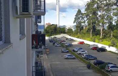 Imagem: O apartamento possui 2 Dormitórios, 1 Banheiro, 1 Vaga na garagem