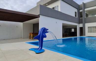 Imagem: A casa em condomínio possui 4 Dormitórios, 5 Banheiros, 5