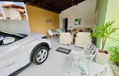 Imagem: A casa em condomínio possui 4 Dormitórios, 1 Banheiro, 2 Vagas