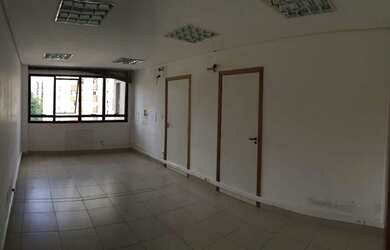 Imagem: O depósito possui 1 Vaga na garagem e 67m² de Área e está