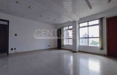 Imagem: O depósito possui 2 Vagas na garagem, 130m² de Área e está