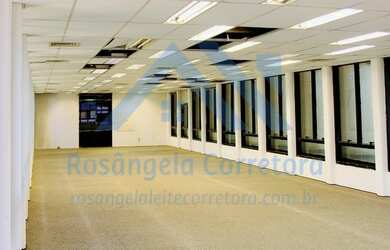 Imagem: O depósito possui 5 Vagas na garagem, 284m² de Área e está