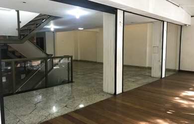 Imagem: O depósito possui 420m² de Área e está localizado em Lourdes