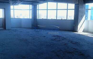 Imagem: O depósito possui 2 Vagas na garagem, 104m² de Área e está