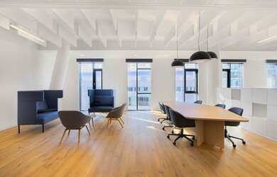 Imagem: O depósito possui 1m² de Área e está localizado em Santo