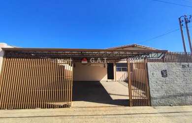 Imagem: A casa possui 3 Dormitórios, 2 Banheiros e 108m² de Área