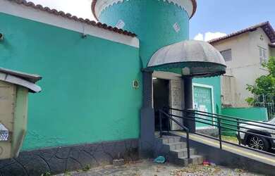 Imagem: A casa possui 5 Dormitórios, 4 Banheiros, 4 Vagas na garagem