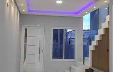 Imagem: A casa possui 3 Dormitórios, 2 Banheiros, 2 Vagas na garagem