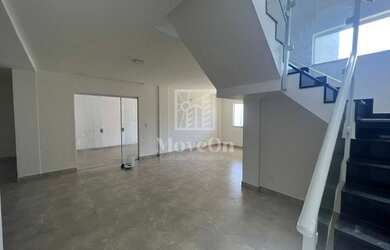 Imagem: A casa em condomínio possui 3 Dormitórios, 4 Banheiros, 3