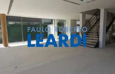 Imagem: A casa em condomínio possui 4 Dormitórios, 5 Banheiros, 5