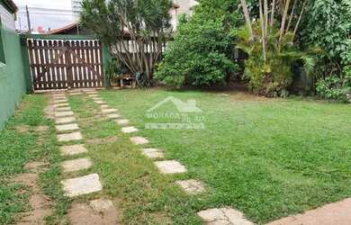 Imagem: A casa possui 3 Dormitórios, 2 Banheiros, 5 Vagas na garagem