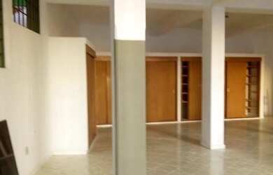 Imagem: O depósito possui 2 Vagas na garagem, 150m² de Área e está