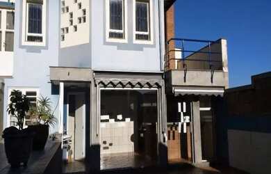 Imagem: A casa possui 3 Dormitórios, 4 Banheiros, 2 Vagas na garagem