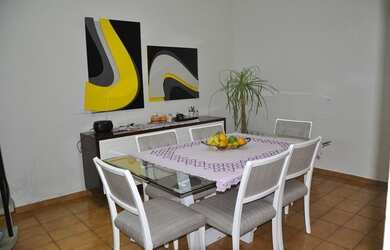 Imagem: A casa possui 2 Dormitórios, 2 Banheiros, 1 Vaga na garagem