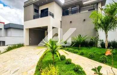 Imagem: A casa em condomínio possui 4 Dormitórios, 5 Banheiros, 4