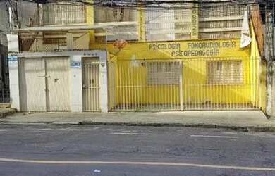 Imagem: A casa possui 5 Dormitórios, 4 Banheiros, 5 Vagas na garagem