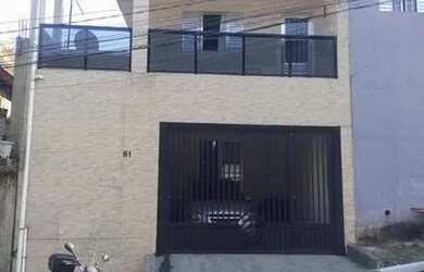 Imagem: A casa possui 3 Dormitórios, 2 Banheiros, 1 Vaga na garagem