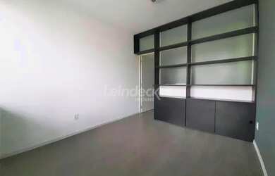 Imagem: O depósito possui 28m² de Área e está localizado em Rio