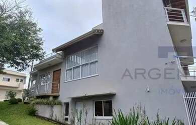 Imagem: A casa em condomínio possui 5 Dormitórios, 5 Banheiros, 2