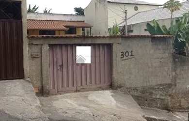 Imagem: A casa possui 3 Dormitórios, 1 Banheiro, 3 Vagas na garagem