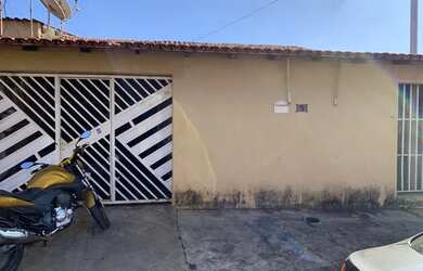 Imagem: A casa possui 1 Dormitório, 1 Banheiro e está localizado