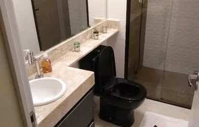 Imagem: O apartamento possui 2 Dormitórios, 1 Banheiro, 1 Vaga na garagem