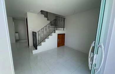 Imagem: A casa possui 2 Dormitórios, 2 Banheiros, 1 Vaga na garagem