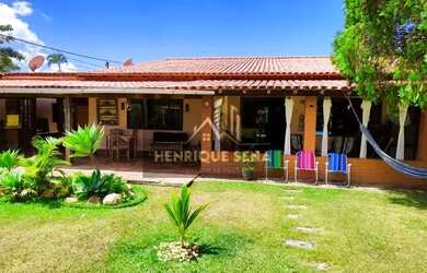 Imagem: A casa possui 4 Dormitórios, 1 Banheiro, 3 Vagas na garagem