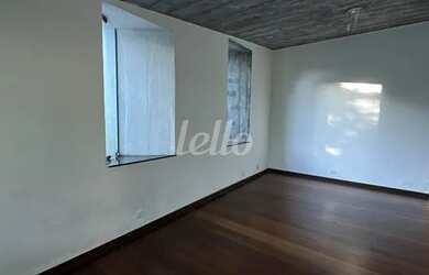 Imagem: A casa possui 5 Dormitórios, 4 Banheiros, 4 Vagas na garagem