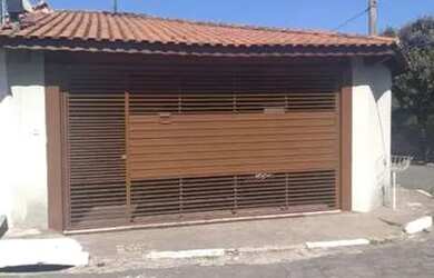 Imagem: A casa possui 2 Dormitórios, 2 Banheiros, 3 Vagas na garagem